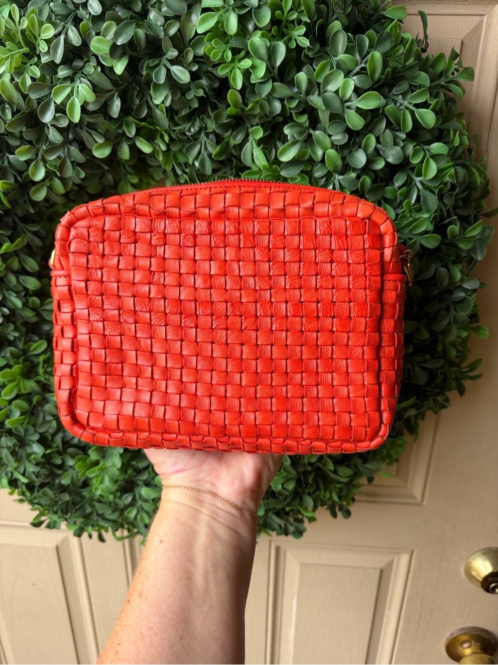 Clare V midi sac Red Woven Crossbody Bag with Clare V canvas and leather Strap - Picture 2 of 7